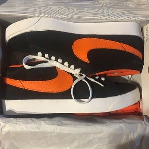 Nike size 7 woman’s sneakers